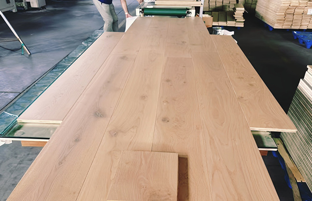 2-waterproof-laminated-flooring